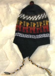 Schwarze Chullo mit Alpakas, Mütze aus Alpakawolle