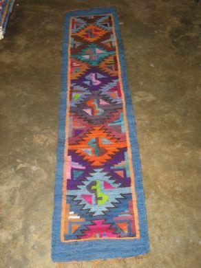 Peruanischer handgewebter Teppich mit Rauten, 150 x 30 cm