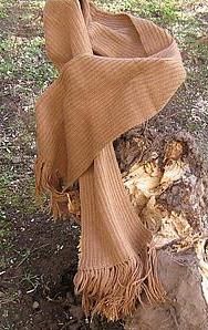 Brauner Schal aus Alpakawolle mit grossen Fransen