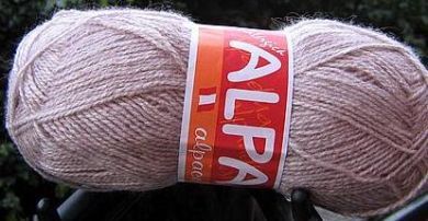 450 Gramm beige Alpaka Wolle zum stricken, 5 Ballen