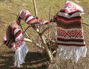 Handgestrickter Schal aus Alpakawolle mit peruanischem Muster