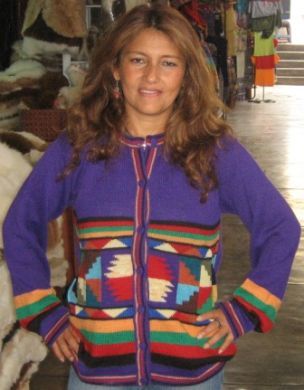 Lila Pueblo Motiv Damen Strickjacke aus Alpakawolle