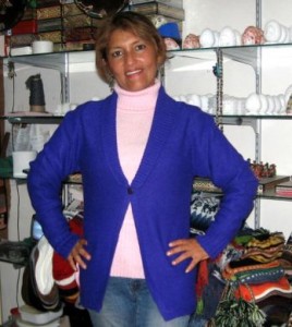 Set aus blauer Strickjacke und rosa Pullover, Alpakawolle