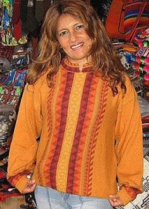 Gelber Pullover mit Stehkragen, Alpakawolle