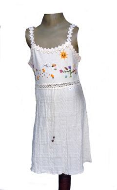 Besticktes Sommerkleid aus 100% Pima Baumwolle, 4 -8 Jahre, weisses ärmelloses Kleid