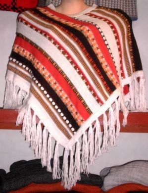 Reich bestickter peruanischer Poncho, Alpakawolle