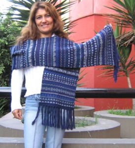 Blauer Maxi Size Schal aus Alpakawolle