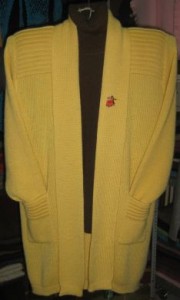 Lange gelbe Strickjacke mit Pullover im Set, Alpakawolle