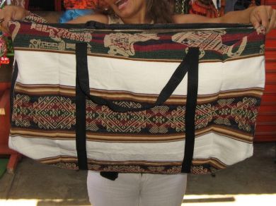 Grosse weisse Tasche aus peruanischem Manta Stoff mit Inka Zeichen