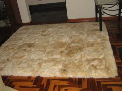 Beiger Alpaka Fellteppich aus Peru, Wuerfel Designs