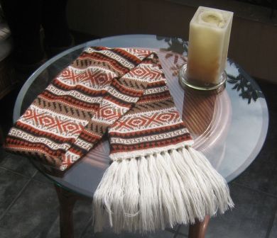Peruanischer Schal aus Alpakawolle mit grossen Fransen in Rot Toenen