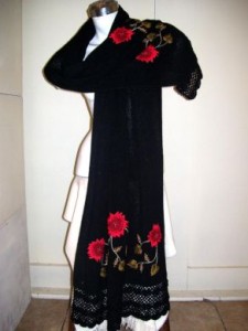 Spanischer schwarzer Schal, 100% Royal Alpakawolle, handbestickt