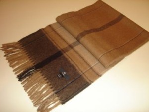 Eleganter brauner Schal mit schottischem Design, Babyalpaka Wolle