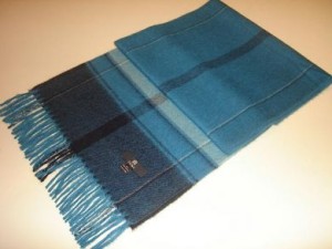 Eleganter blauer Schal aus reiner Babyalpaka Wolle