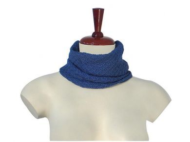 Blaues gehaekeltes Halstuch aus Babyalpaka Wolle