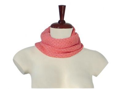 Rosa farbenes, gehaekeltes Halstuch aus Babyalpaka Wolle