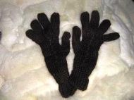Schwarze Fingerhandschuhe aus Alpakawolle gestrickt
