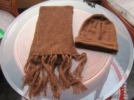 Unifarben braunes Set, Muetze und Schal aus Alpakawolle