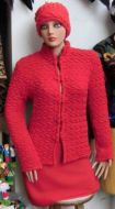 Rote lange Damenjacke aus Alpakawolle, Riffel Design