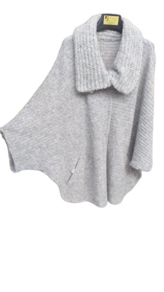 Damen Strickjacke aus 100% Royal Babyalpaka in Grau - Warme und stylische Wahl für den Winter"