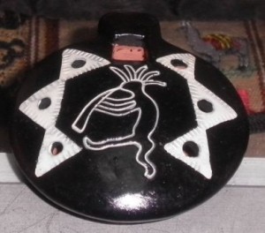 Handbemalte Okarina aus Peru, Inca Sign