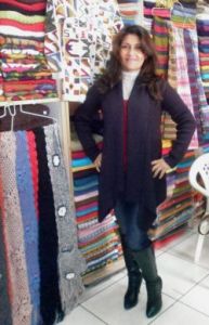 Lange lila Strickjacke aus Alpakawolle