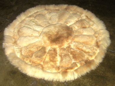 Beige alpaca fur rug, round, flower design