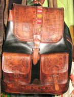 Echt Leder Rucksack mit handgeschnitzten peruanischen Inka Motiven