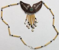 Peruanischer Folkloreschmuck, Halskette aus Bambus und Horn