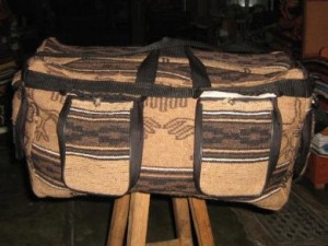 Grosse braune Tasche aus peruanischem Manta Stoff mit Inka Zeichen