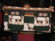 Grosse gruene Tasche aus peruanischem Manta Stoff mit Inka Zeichen