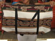 Grosse weisse Tasche aus peruanischem Manta Stoff mit Inka Zeichen
