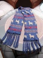 Blauer Kinder Schal aus Alpakawolle gestrickt