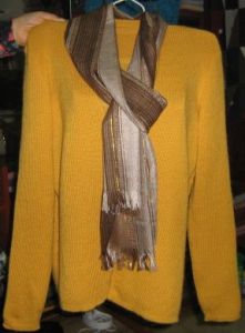 Gelbe Jacke mit passenden Schal im Set, Alpakawolle