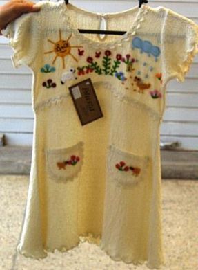 Kurzärmliges besticktes Kleid, ökologische Pima Baumwolle