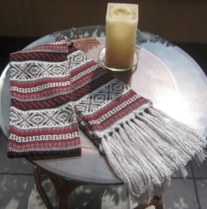 Peruanischer Schal aus Alpakawolle mit grossen Fransen